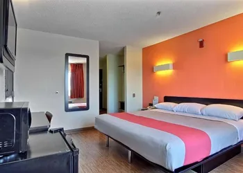 Ameri Vu Inn hotel thumbnail 7