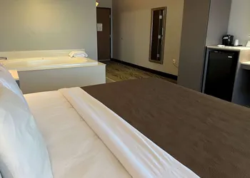 AmericInn by Wyndham Republic hotel thumbnail 7