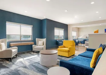 Comfort Inn Kendallville East hotel thumbnail 2