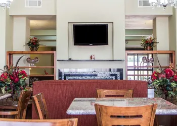 Comfort Inn & Suites Perry I-35 hotel thumbnail 3