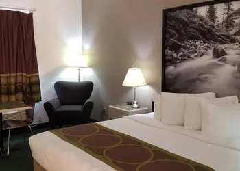 Super 8 by Wyndham Pincher Creek AB hotel thumbnail 8
