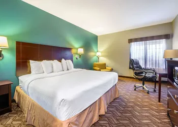 La Quinta Inn & Suites by Wyndham Longview North hotel thumbnail 4
