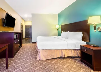La Quinta Inn & Suites by Wyndham Longview North hotel thumbnail 6