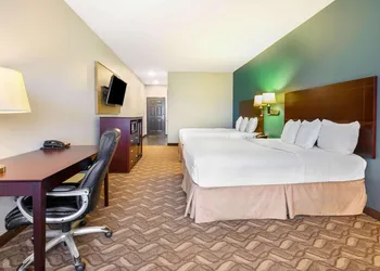 La Quinta Inn & Suites by Wyndham Longview North hotel thumbnail 7