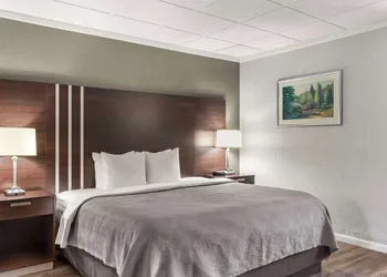 Quality Inn & Suites Green Bay Downtown hotel thumbnail 8