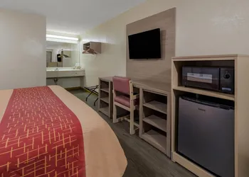 Rodeway Inn Ardmore I-65 hotel thumbnail 7