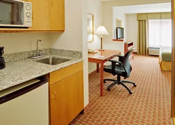 Holiday Inn Express Hotel & Suites Frackville by IHG hotel thumbnail 2