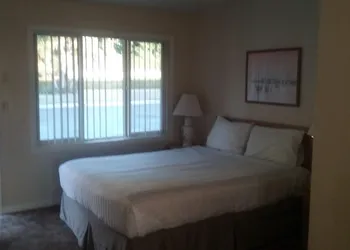 Bay Bridge Motel hotel thumbnail 3