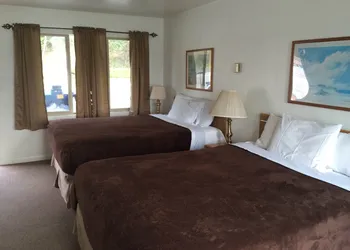 Bay Bridge Motel hotel thumbnail 4