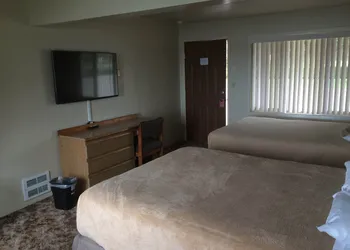 Bay Bridge Motel hotel thumbnail 5
