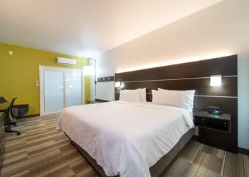 Holiday Inn Express Hotel & Suites Bedford by IHG hotel thumbnail 4