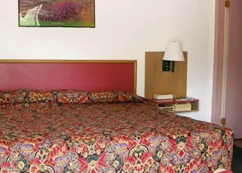 Knights Inn Center Valley hotel thumbnail 2