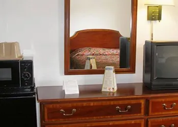 Knights Inn Center Valley hotel thumbnail 8