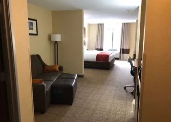 Comfort Suites South hotel thumbnail 7