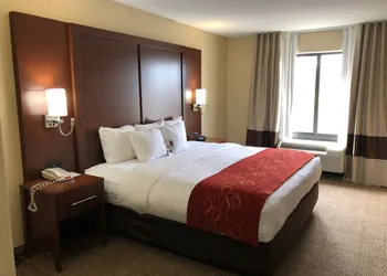 Comfort Suites South hotel thumbnail 8