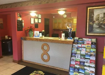 Super 8 by Wyndham New Castle hotel thumbnail 5