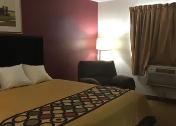 Super 8 by Wyndham New Castle hotel thumbnail 7