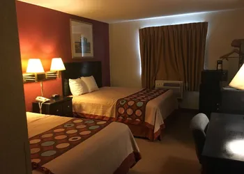 Super 8 by Wyndham New Castle hotel thumbnail 8