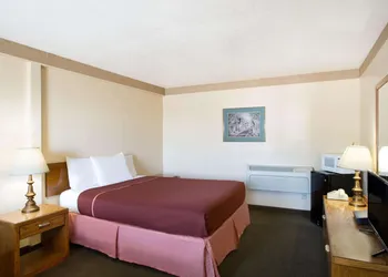 Howard Johnson by Wyndham Brigham City hotel thumbnail 3