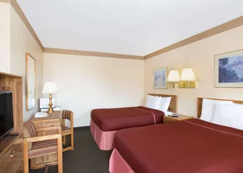 Howard Johnson by Wyndham Brigham City hotel thumbnail 6