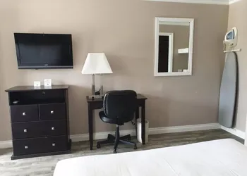 Lotus of Lompoc - A Great Hospitality Inn hotel thumbnail 5