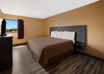 Econo Lodge Allentown North hotel thumbnail 6