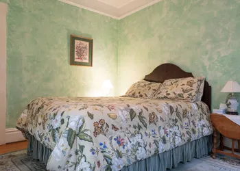 Secret Garden Inn and Cottages hotel thumbnail 3