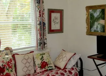 Secret Garden Inn and Cottages hotel thumbnail 6