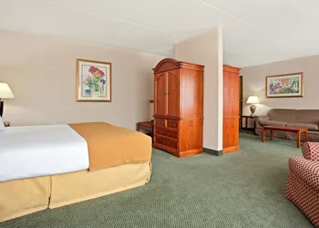Holiday Inn Express Pittsburgh North by IHG hotel thumbnail 2