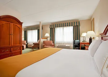 Holiday Inn Express Pittsburgh North by IHG hotel thumbnail 3