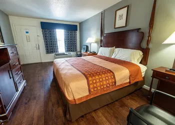 American Inn & Suites Russellville hotel thumbnail 4