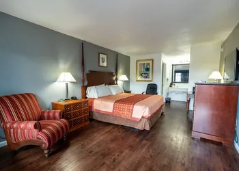American Inn & Suites Russellville hotel thumbnail 5