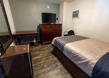 American Inn & Suites Russellville hotel thumbnail 7