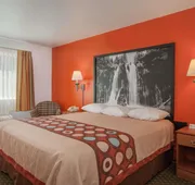 Super 8 by Wyndham Cloverdale Wine Country hotel detail image 3