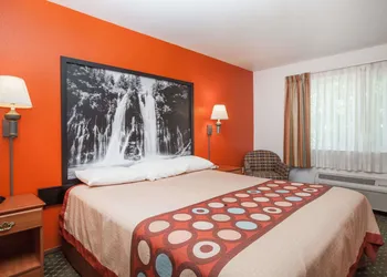Super 8 by Wyndham Cloverdale Wine Country hotel thumbnail 5