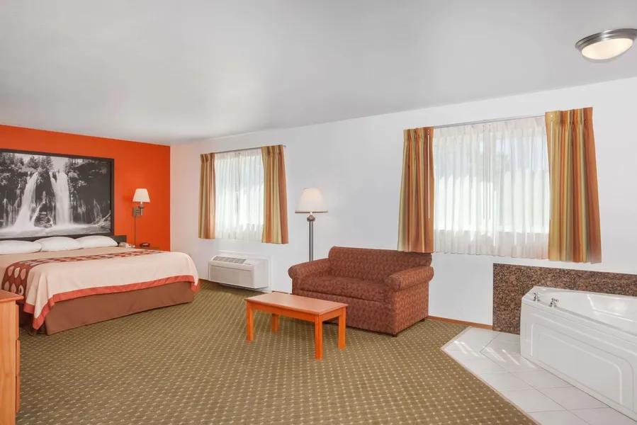 Super 8 by Wyndham Cloverdale Wine Country hotel detail image 6