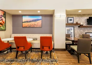 Hampton Inn & Suites Windsor - Sonoma Wine Country hotel thumbnail 4