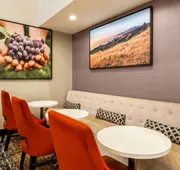Hampton Inn & Suites Windsor - Sonoma Wine Country hotel detail image 5