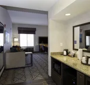 Hampton Inn & Suites Windsor - Sonoma Wine Country hotel detail image 7