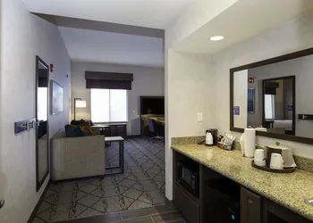 Hampton Inn & Suites Windsor - Sonoma Wine Country hotel thumbnail 7