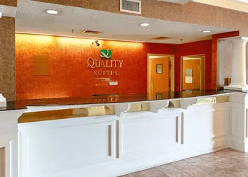 Quality Suites San Antonio Northeast hotel thumbnail 6