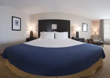 Holiday Inn Express Hotel & Suites Albuquerque Airport by IHG hotel thumbnail 4