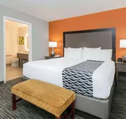 La Quinta Inn & Suites by Wyndham Fredericksburg hotel detail image 7