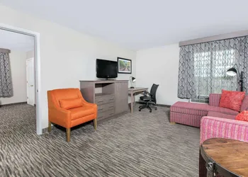 La Quinta Inn & Suites by Wyndham Fredericksburg hotel thumbnail 8