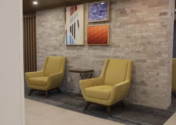 Holiday Inn Express & Suites Huntsville by IHG hotel thumbnail 2