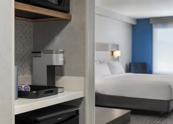 Holiday Inn Express & Suites Huntsville by IHG hotel thumbnail 8