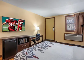 Red Roof Inn Des Moines hotel thumbnail 6