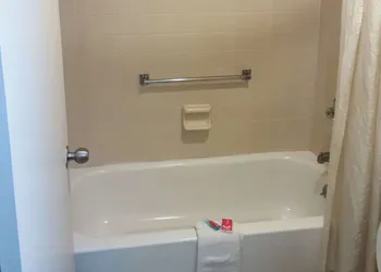 Econo Lodge Inn & Suites Griffin North hotel thumbnail 5