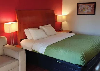 Econo Lodge Inn & Suites Griffin North hotel thumbnail 6