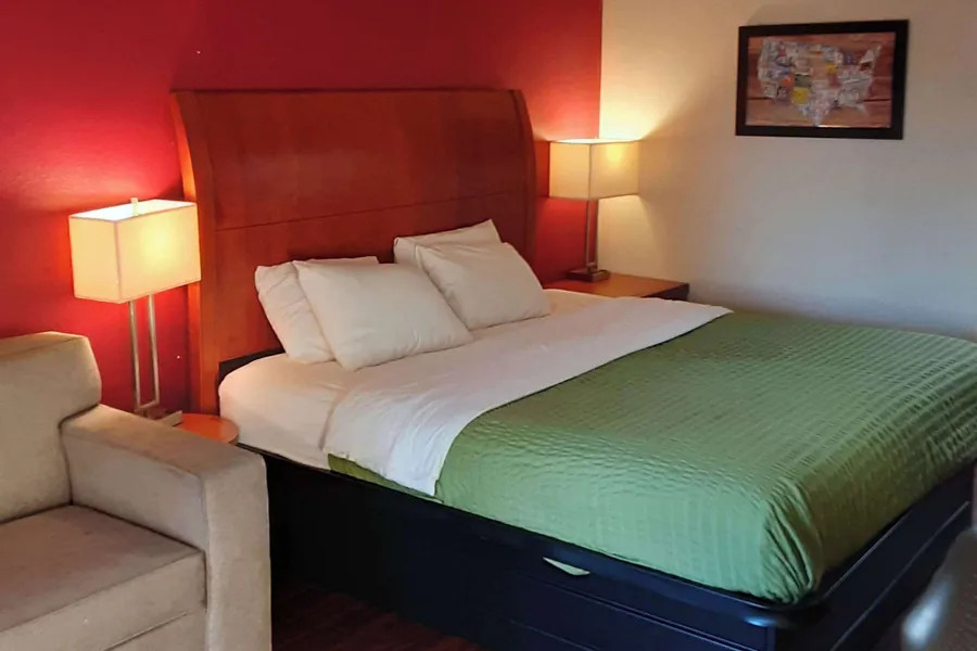 Econo Lodge Inn & Suites Griffin North hotel detail image 6